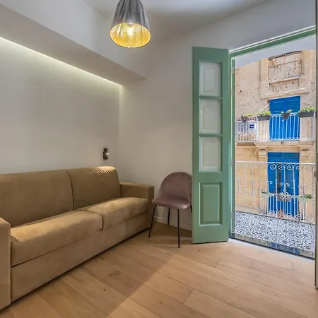 Traditional 2Br Stylish Townhouse With Maltese Balcony - Close To Triton Fountain Valletta, Sliema & Saint Julians Exterior photo