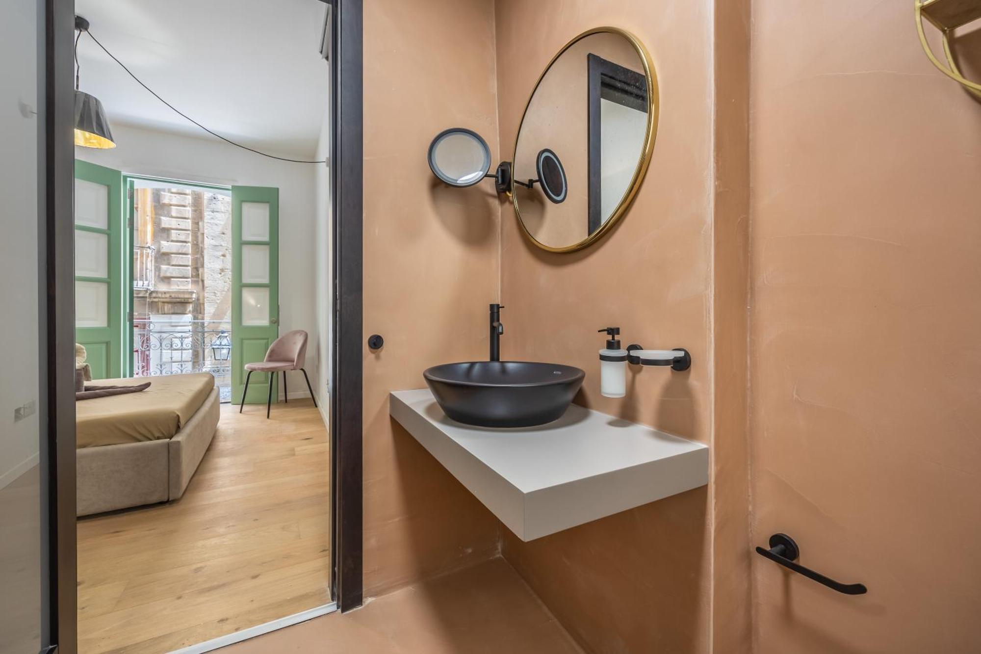 Traditional 2br Stylish Townhouse With Maltese Balcony - Close To Triton Fountain Valletta, Sliema & Saint Julians La Valette