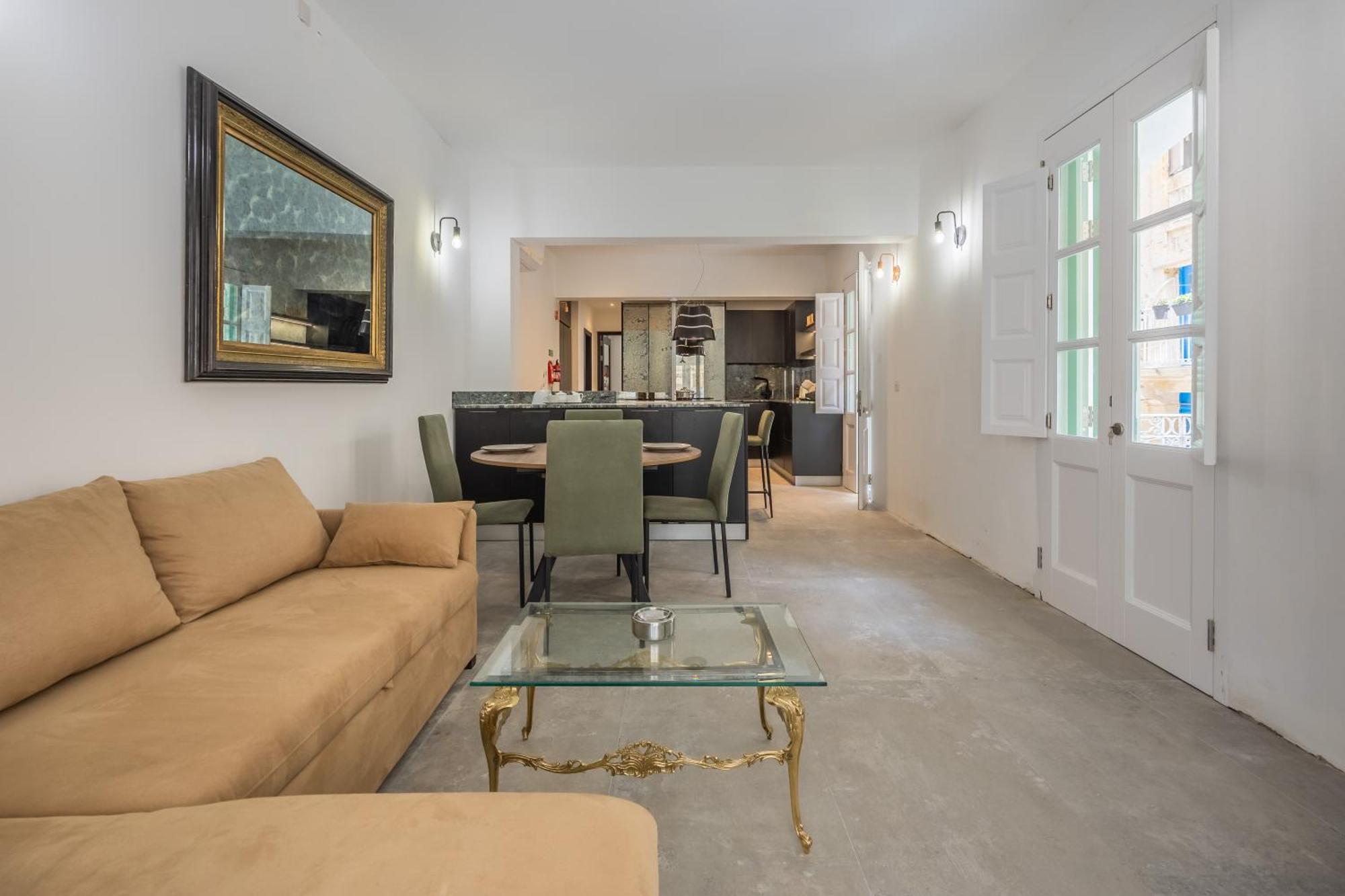 Traditional 2br Stylish Townhouse With Maltese Balcony - Close To Triton Fountain Valletta, Sliema & Saint Julians Appartement
